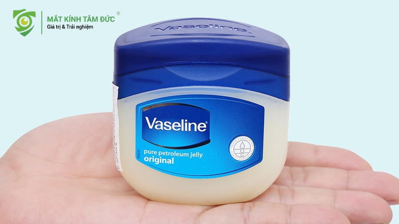vaseline-co-tri-tham-mat-khong-3-cach-dung